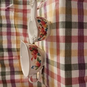 Pioneer Women measuring cups